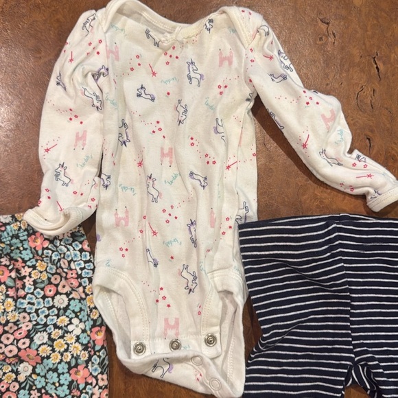 Carters Newborn Bundle - Picture 3 of 4
